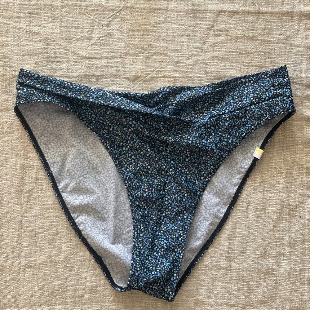 Summersalt V-Front Mid Rise Bikini Bottom - Sz 8